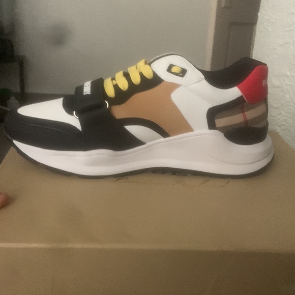 Burberry shoes - Picture 6 of 8